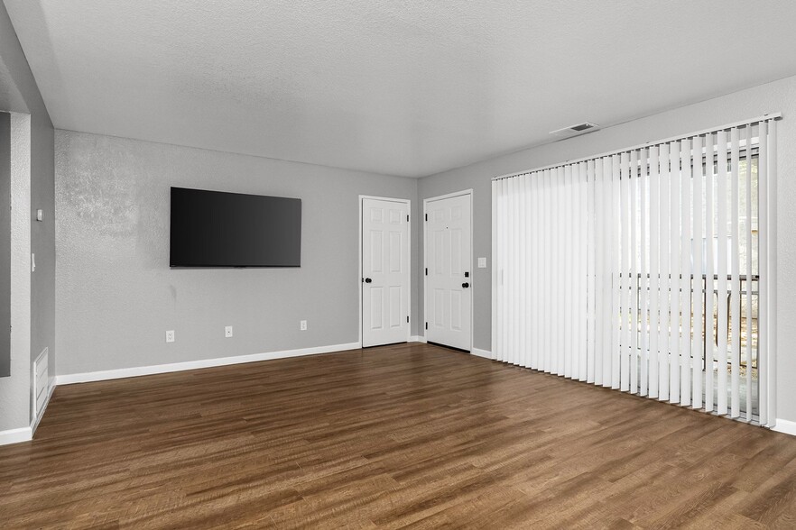 Building Photo - Redwood Cove Apartments