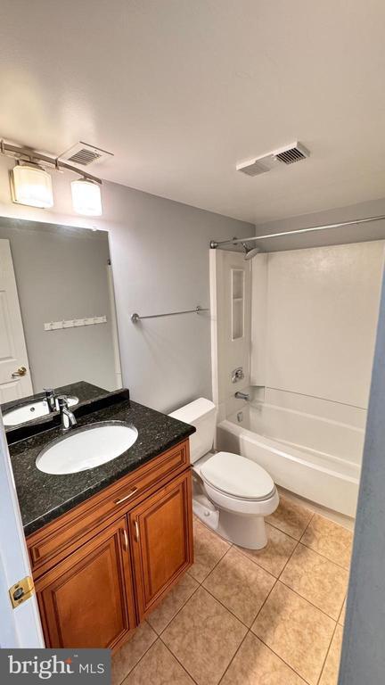 Building Photo - 5817 Cove Landing Rd