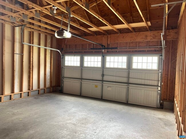 Building Photo - 721 Rainier Rd