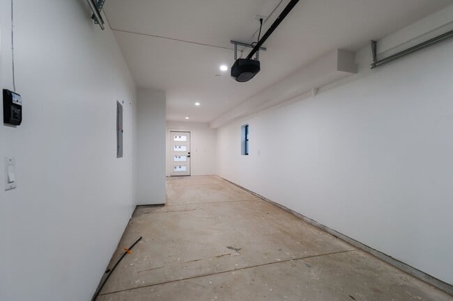 Building Photo - 4647 Pickford St