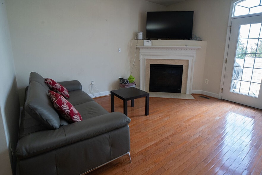 TV Room w/fireplace - 604 Kingfisher Ave