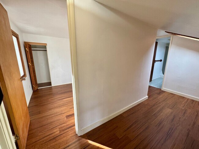 Building Photo - Beautiful 4 Bedroom, 2 Bath with Bonus Room in the Whiteaker Neighborhood!