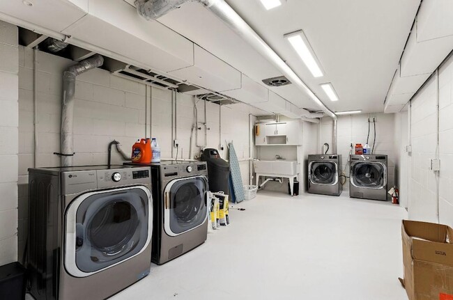 Building Photo - 1424 Vista Ln SW