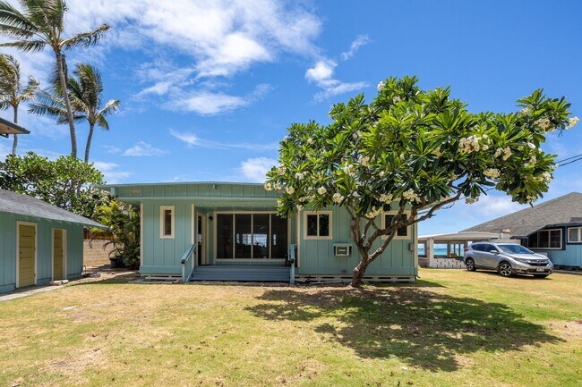 Building Photo - Casual Beach Front 3 Bedroom, 2 Bath Home ...