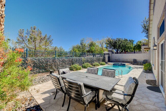 Building Photo - QUALITY FULLY FURNISHED SEVEN HILLS HOME WITH A PRIVATE POOL AND SPA