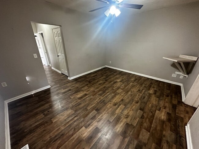 Building Photo - 708 Powell St