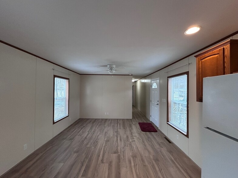 Building Photo - 5 Oak Tree Ln