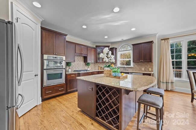 Building Photo - 9440 Wallace Pond Dr