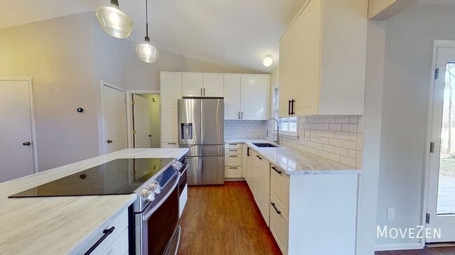 Building Photo - 931 Pinafore Dr