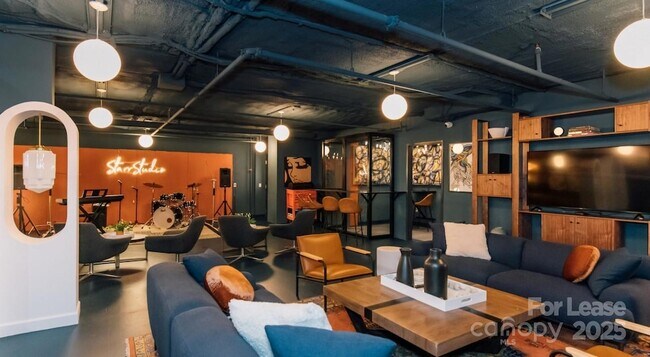 Building Photo - 650 E Brooklyn Vlg Ave