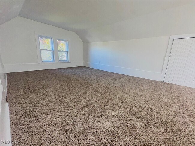 Building Photo - 308 Cole Ave