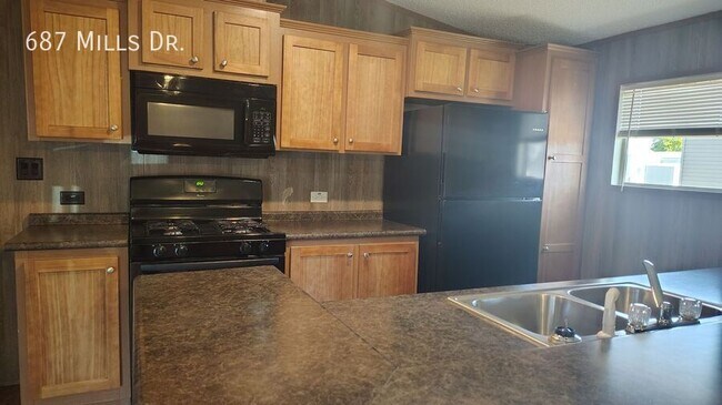 Building Photo - 687 W Mills Dr