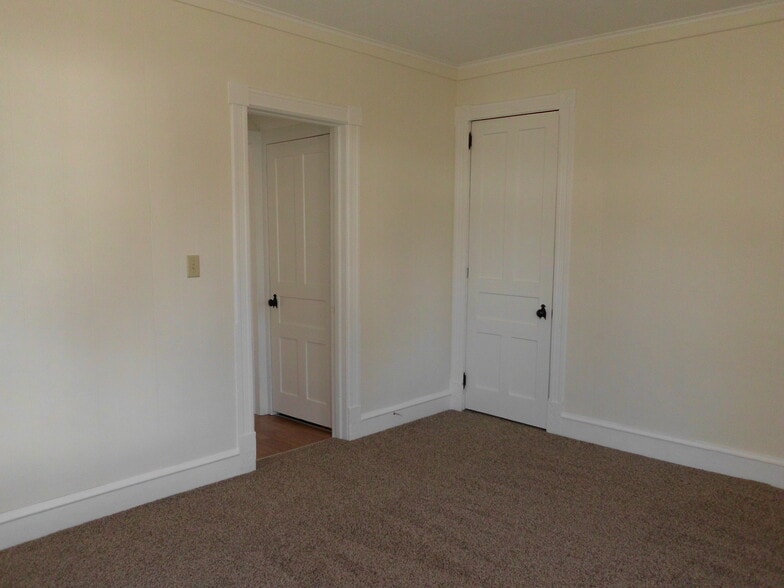 Building Photo - 205 E Pine St