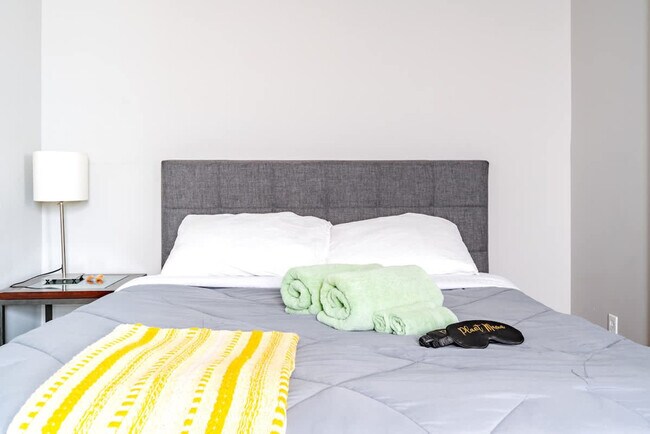 Building Photo - 605 Dennison Ave