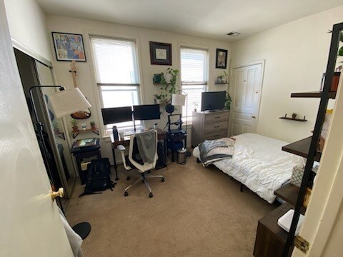 Building Photo - 3018 N Clybourn Ave