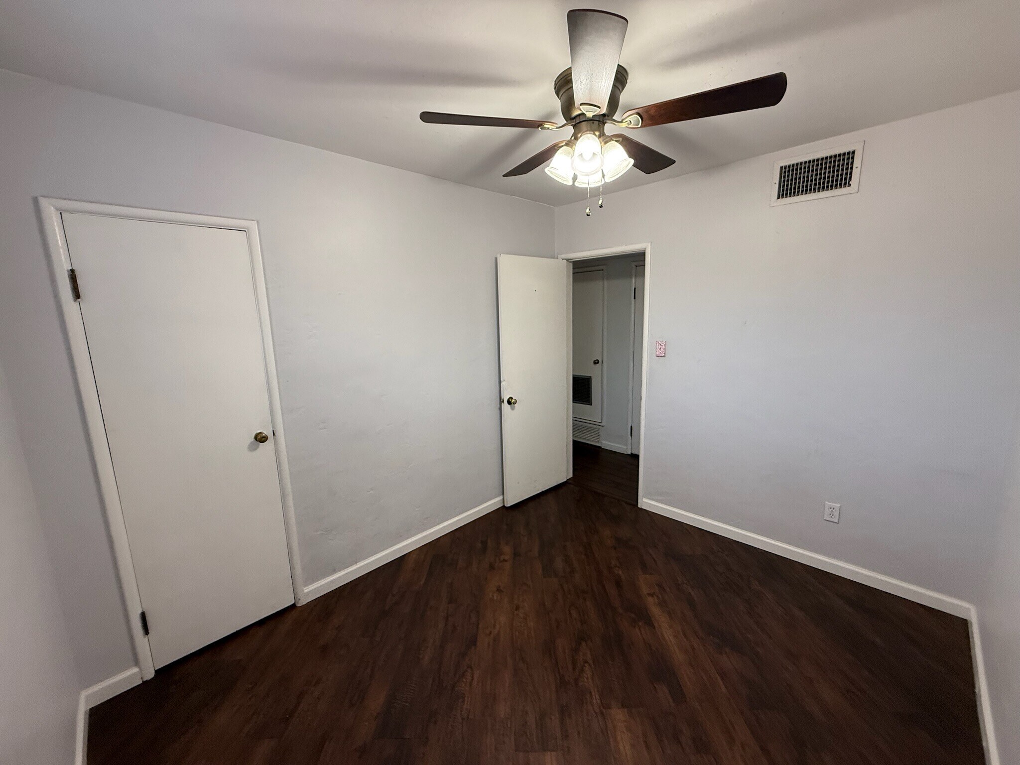 Building Photo - 1634 E 12th St