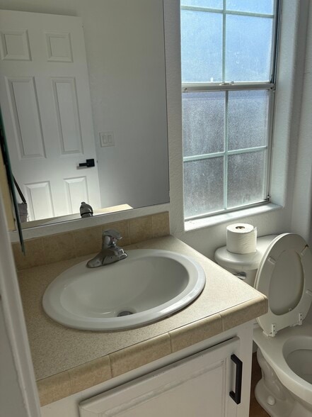 Building Photo - 4321 N Mobile Cir E