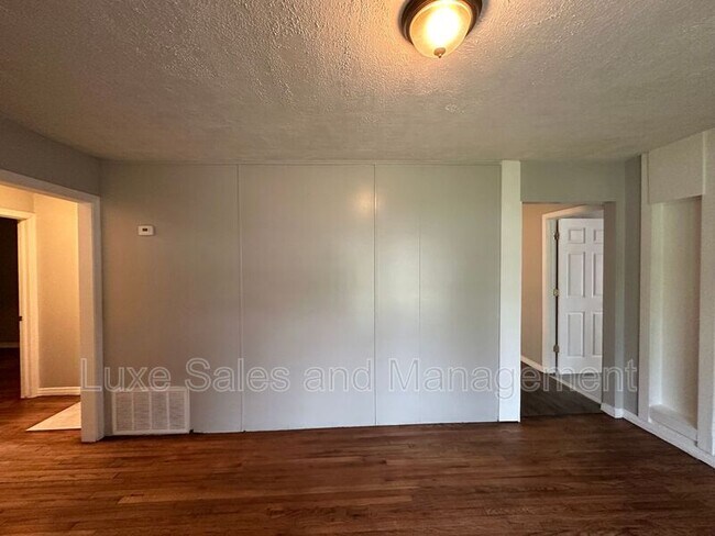 Building Photo - 3409 Willow Creek Dr