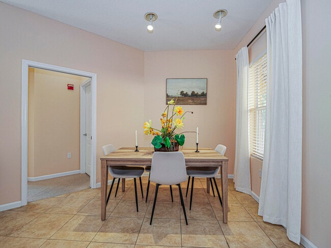 Building Photo - 5020 Fairways Cir