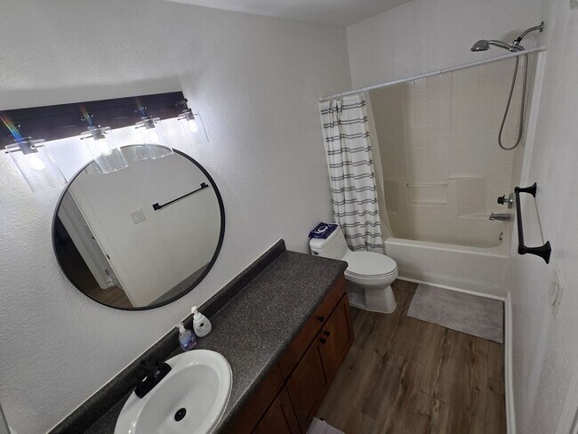 Building Photo - West-Flagstaff Condo in the Arbors - 2 Bed, 2 Bath - Students OK! 1 Sm. Pet OK! Avail. July 10th!!