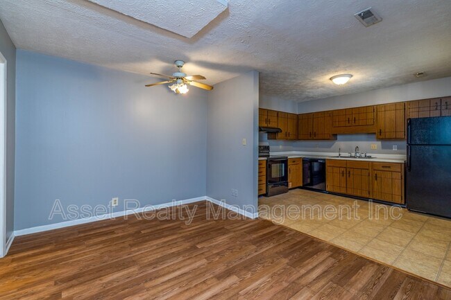 Building Photo - 9104 Woodpark Ln NW