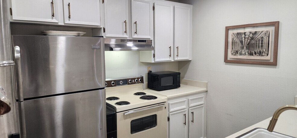 Building Photo - 2920 Briarwood Rd