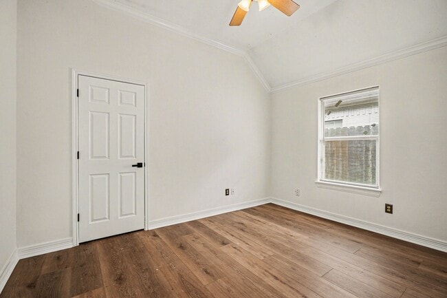 Building Photo - 507 Ave F