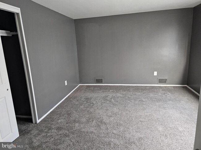 Building Photo - 12 Hasting Ln