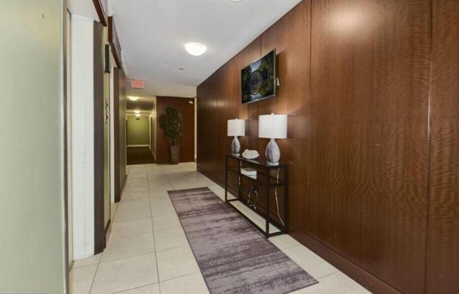 Lobby. - 1260 21st St NW