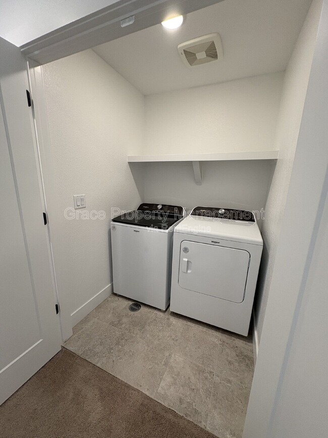 Building Photo - 2657 W 68th Pl