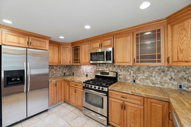 Building Photo - Beautifully Updated 3BR/2BA Home with Private Garden Oasis