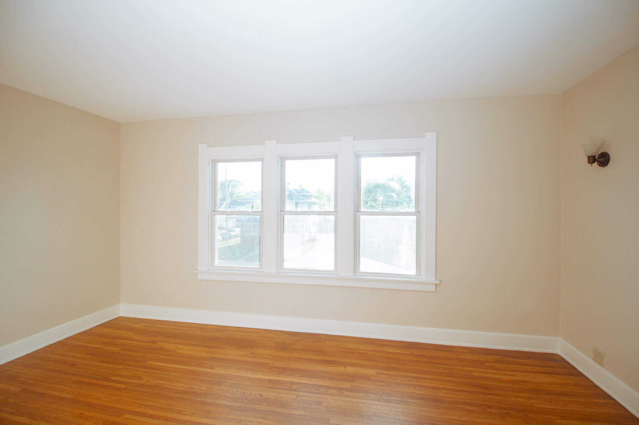 Building Photo - 4122 Fairview Dr