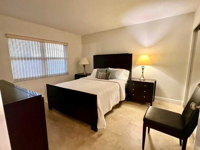 Building Photo - 2871 N Ocean Blvd