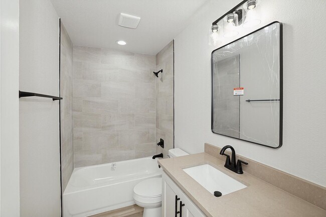Building Photo - 8910 Oakleaf Ct