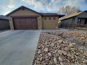 Building Photo - Just Like New – Move-In Ready Home in Gran...