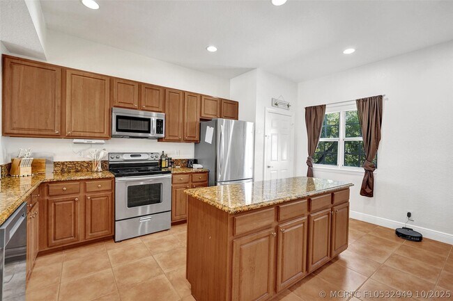 Building Photo - 228 SW 6th Ct