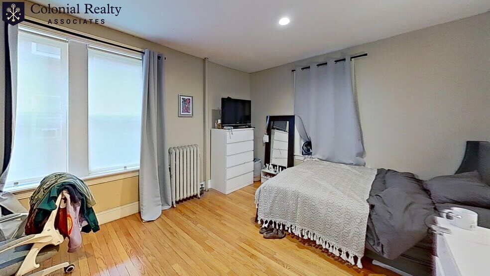 Building Photo - 328 St Paul St