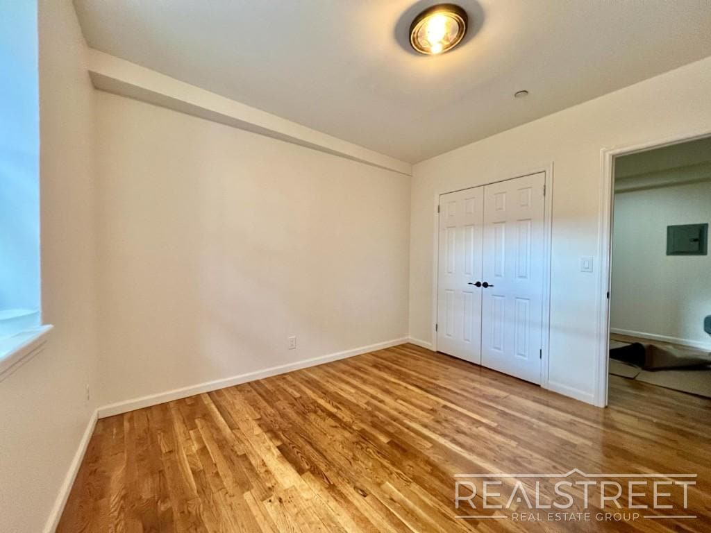 Building Photo - Spacious 2 Bedroom in Williamsburg!