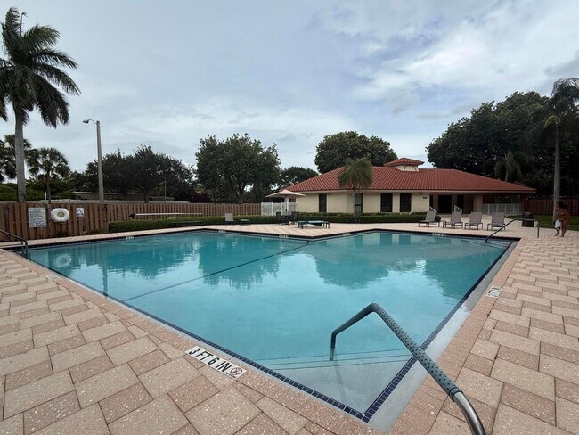 Building Photo - 3130 Millwood Terrace