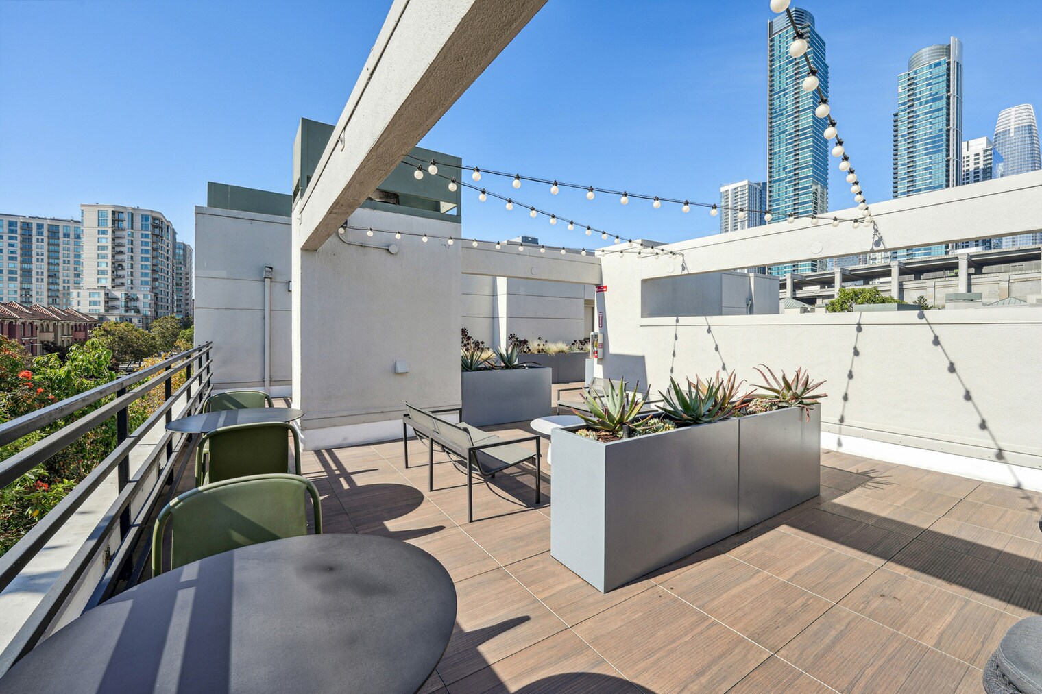 Building Photo - 501 Delancey St