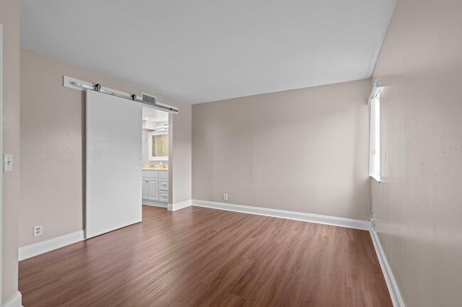 Building Photo - 5545 Courtyard Dr