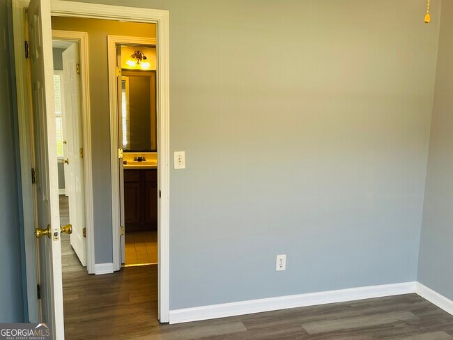 Building Photo - 405 Peeks Crossing Dr