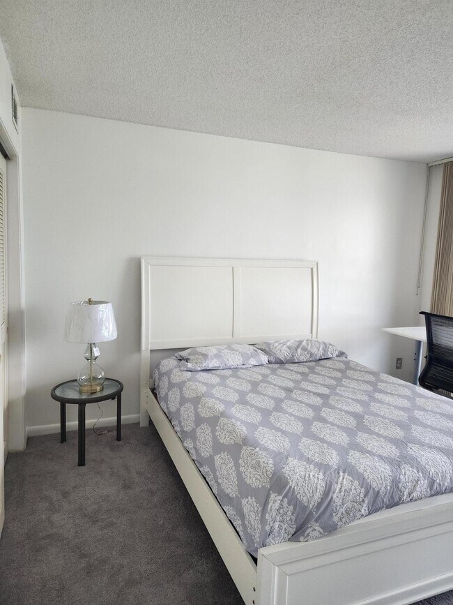 Building Photo - 4201 N Ocean Blvd