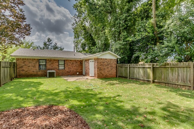 Building Photo - 1511 5th Ave