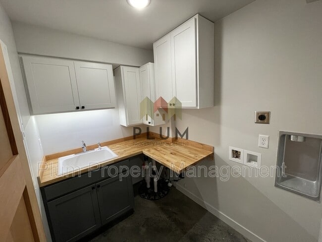Building Photo - 1125 S Catlin St