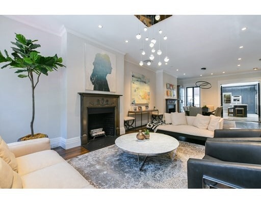 Building Photo - 61 Chestnut St