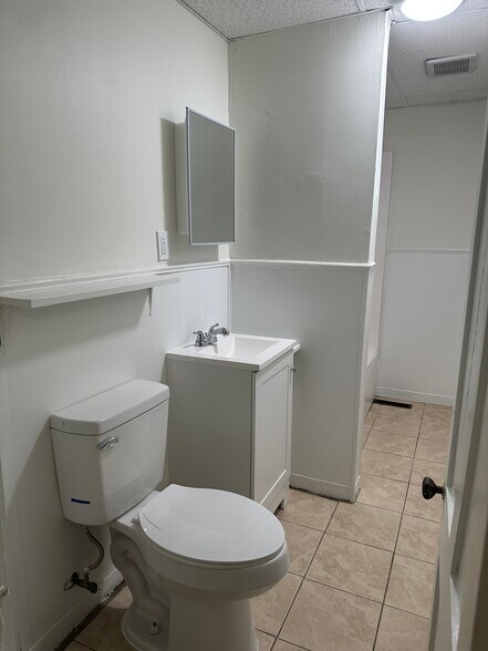 Building Photo - 208 Pilgrim Ave