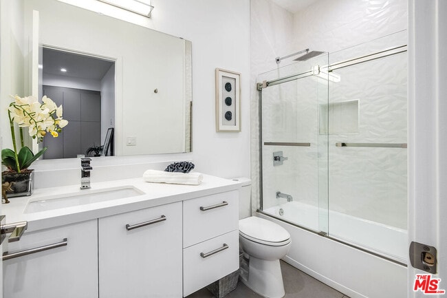 Building Photo - 13378 Contour Dr