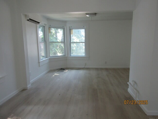 Building Photo - 319 Valley St
