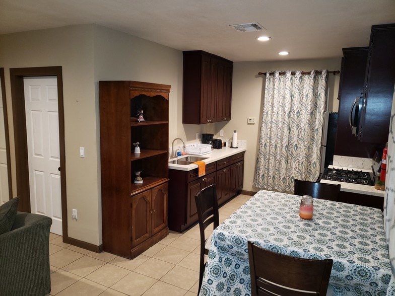 Kitchen - 12877 Glenoaks Blvd